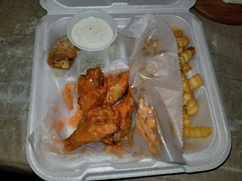 The green lounge Hot Wings | restaurant | 13175 Jefferson Ave, Newport News, VA 23608, USA | 7578749464 OR +1 757-874-9464