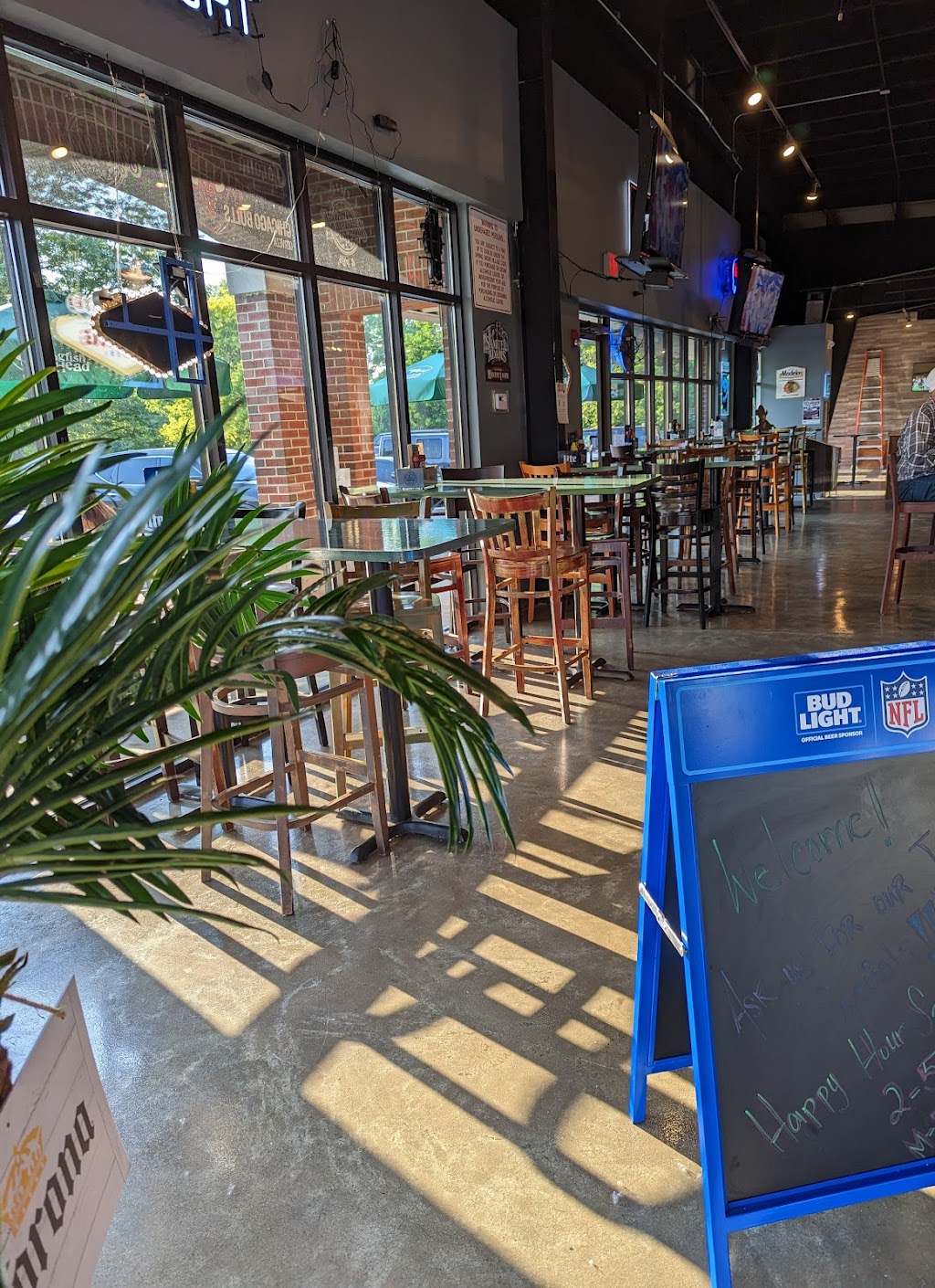 Saylor Micks Pizza & Pub | restaurant | 2020 US-12, Spring Grove, IL 60081, USA | 8155810190 OR +1 815-581-0190