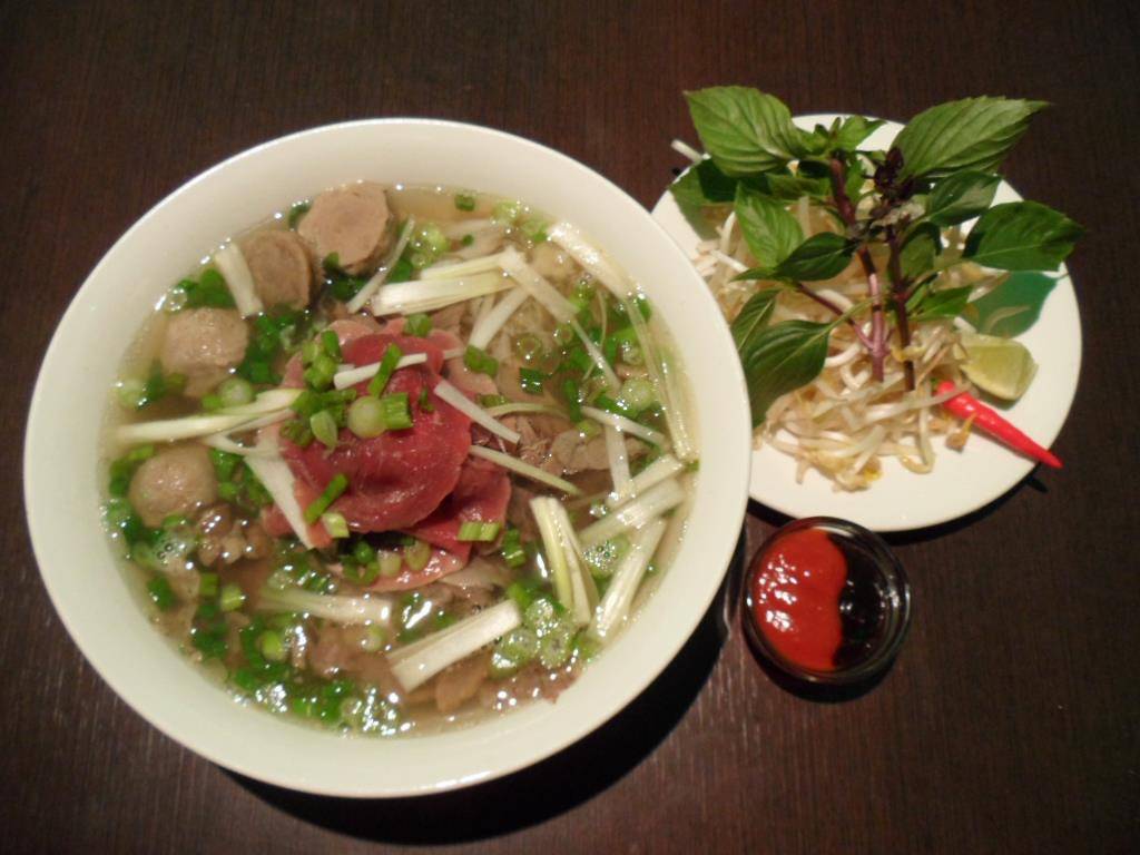 Pho Tiên Restaurant | restaurant | 358 Bathurst St, Toronto, ON M5T 2S6, Canada | 4166037817 OR +1 416-603-7817