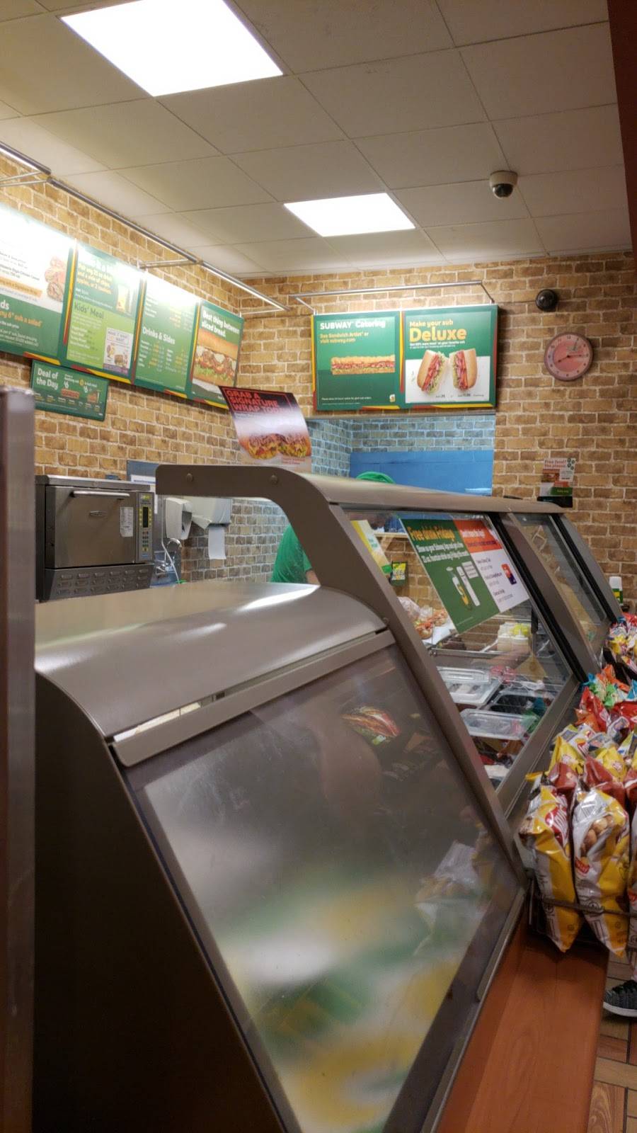 Subway Restaurants | restaurant | 187 N Neltnor Blvd, West Chicago, IL 60185, USA | 6302934081 OR +1 630-293-4081