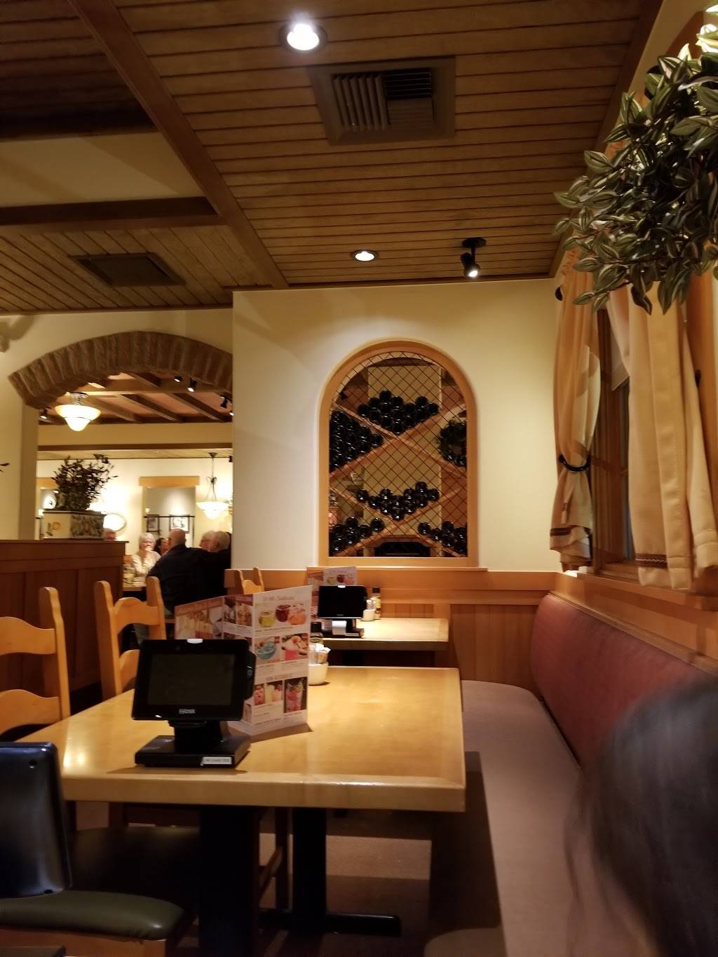Olive Garden Italian Restaurant | meal takeaway | 5223 IL-251, Peru, IL 61354, USA | 8152200903 OR +1 815-220-0903