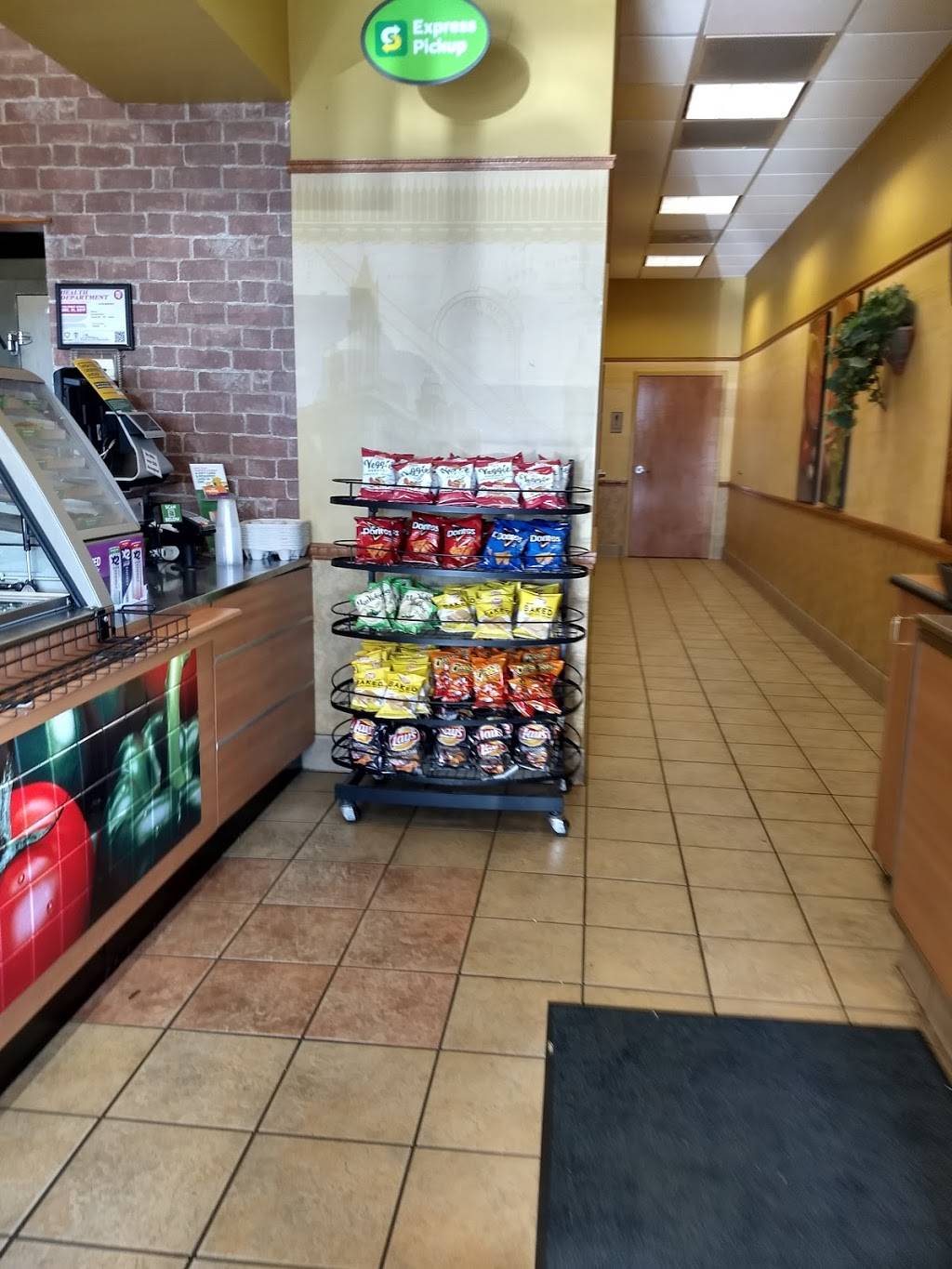 Subway | meal takeaway | 9223 N Oak Trafficway, Kansas City, MO 64155, USA | 8164208087 OR +1 816-420-8087