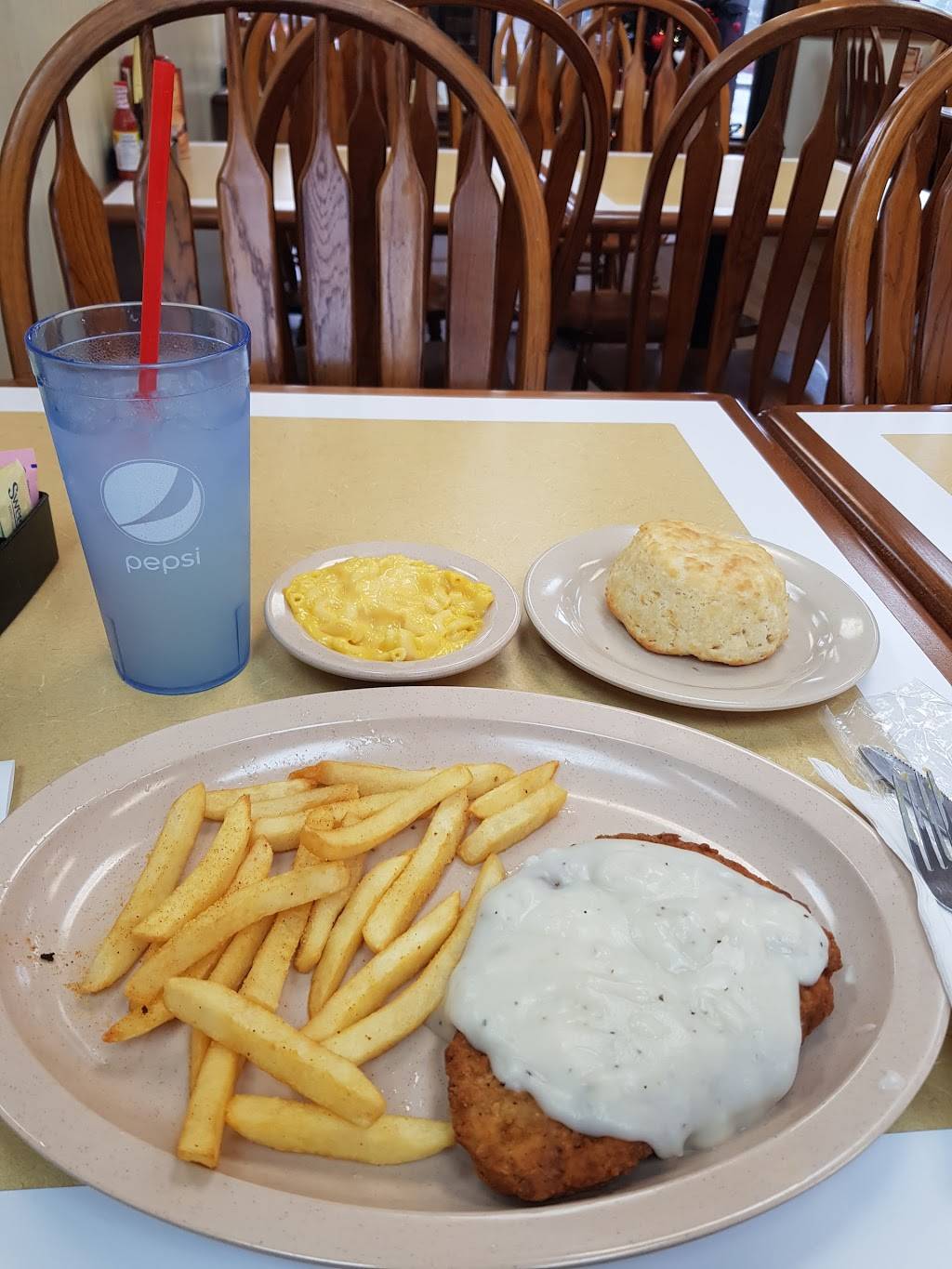 Tudors Biscuit World | restaurant | 3301 E Cumberland Rd, Bluefield, WV 24701, USA | 3043232333 OR +1 304-323-2333