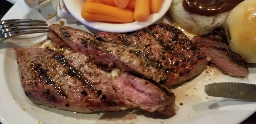 Slim & Chubbys Bar & Grill | restaurant | 15024 Puritas Ave, Cleveland, OH 44135, USA | 2166717167 OR +1 216-671-7167