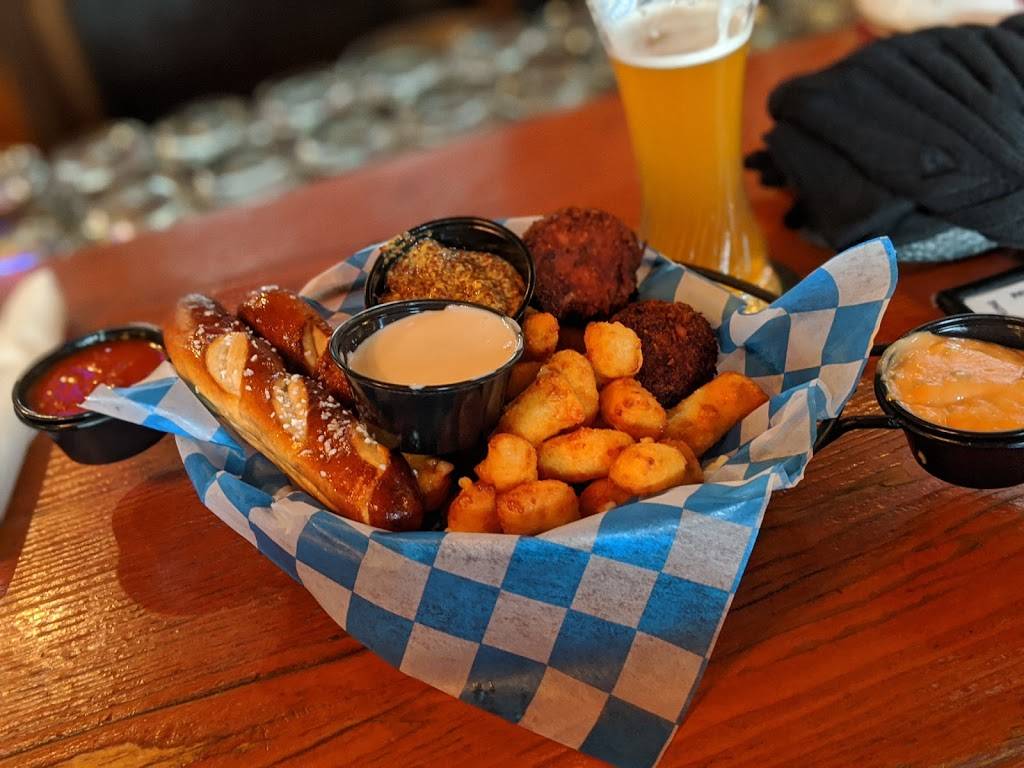 Hessen Haus | restaurant | 101 SW 4th St, Des Moines, IA 50309, USA | 5152882520 OR +1 515-288-2520