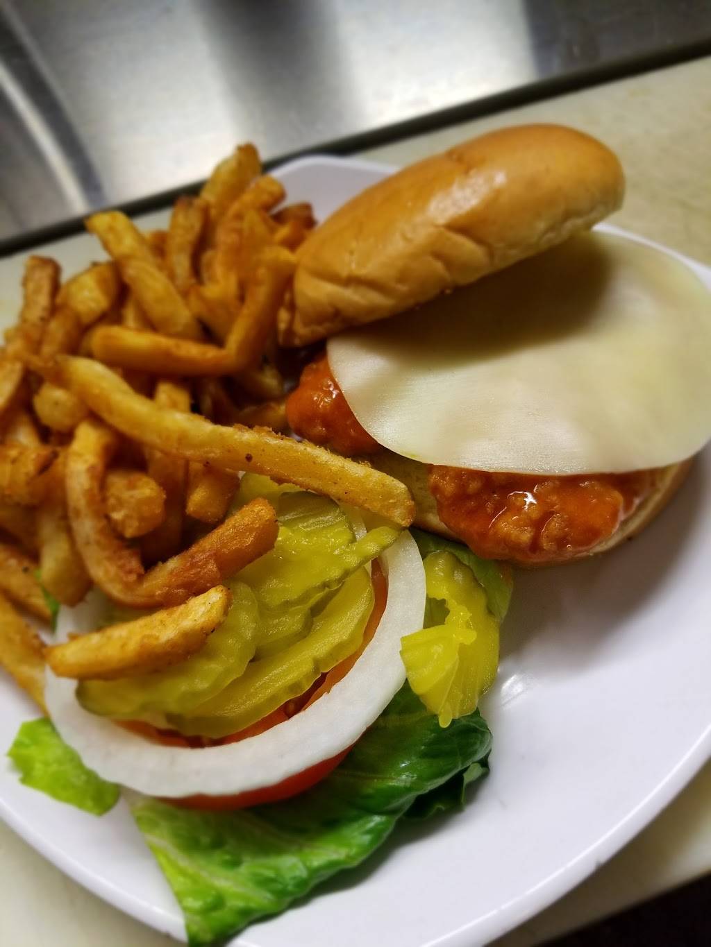 Hogs Haus Sports Bar & Grill | restaurant | 810 OFallon Rd, Weldon Spring, MO 63304, USA | 6363290006 OR +1 636-329-0006