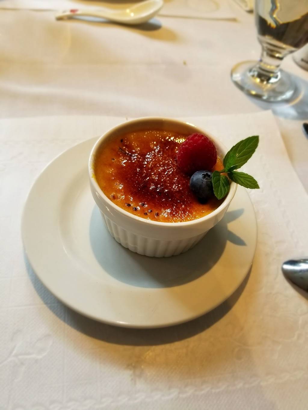 Ürasie | restaurant | 11 Rue Front, Gatineau, QC J9H 4W8, Canada | 8192080444 OR +1 819-208-0444