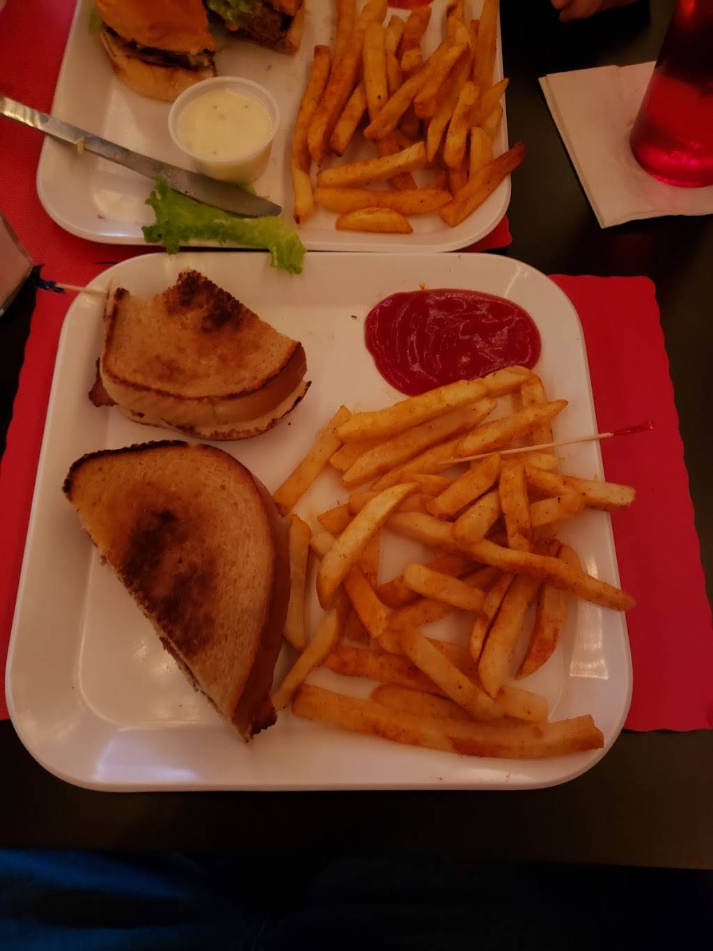 Micks On Roosevelt | restaurant | 6815 Roosevelt Ave, Allen Park, MI 48101, USA | 3133817365 OR +1 313-381-7365