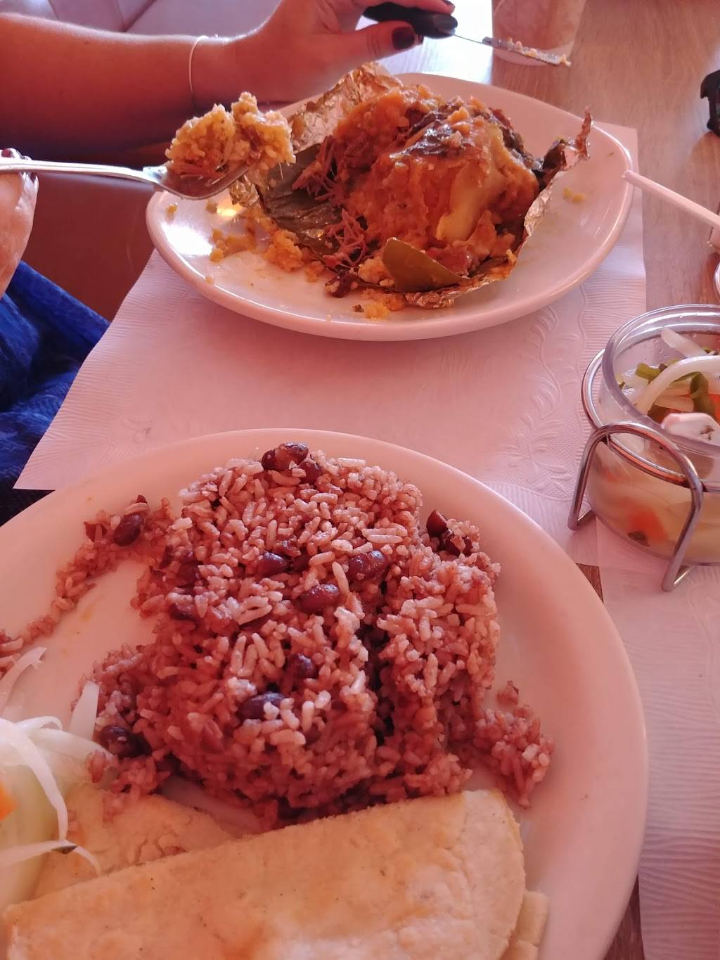 La Hormiga De Oro | restaurant | 7902 Pines Blvd, Pembroke Pines, FL 33024, USA | 9548947340 OR +1 954-894-7340