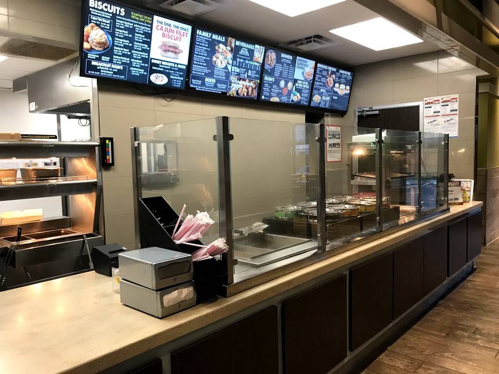 Bojangles Famous Chicken n Biscuits | restaurant | 3017 W US Hwy 90, Lake City, FL 32055, USA | 3863446955 OR +1 386-344-6955