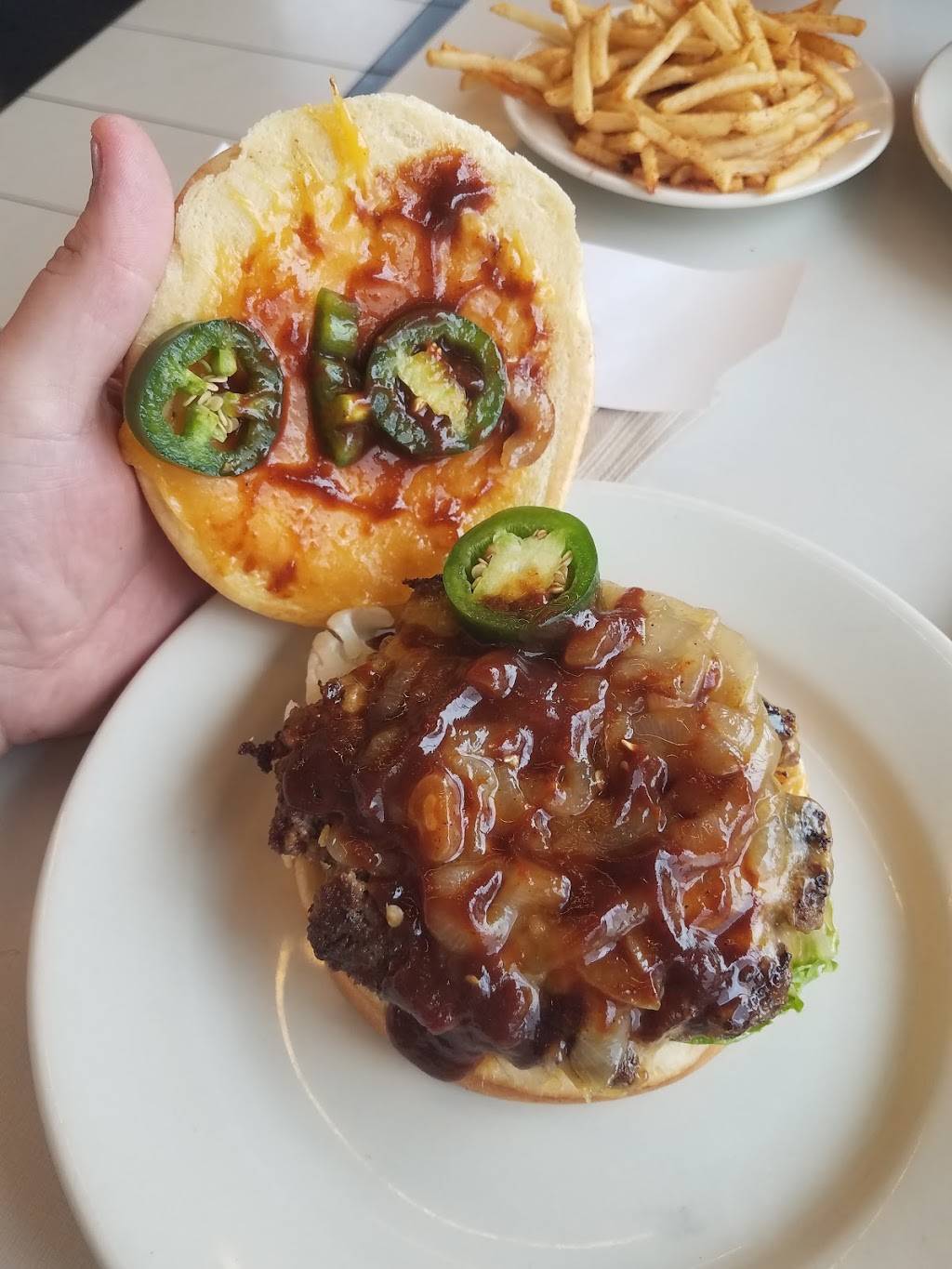 Steak n Shake | restaurant | 116 Grand Central Mall, Parkersburg, WV 26105, USA | 3044247050 OR +1 304-424-7050