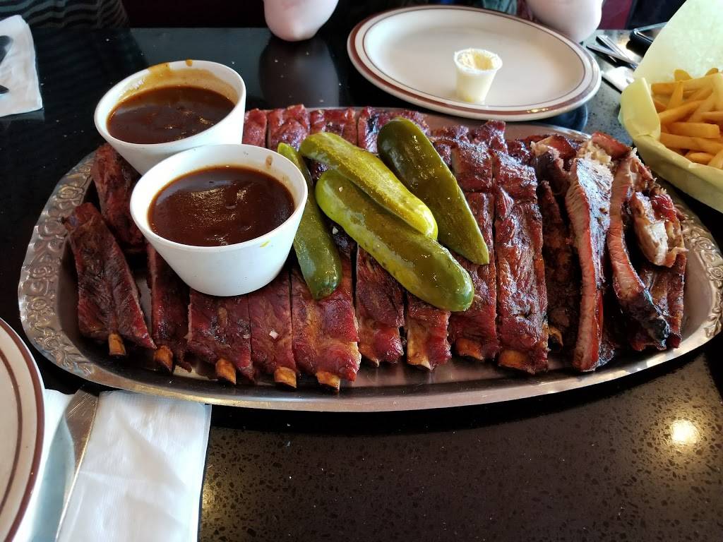 Emil Villas Hickory Pit - San Leandro | restaurant | 1800 E 14th St, San Leandro, CA 94577, USA | 5103577776 OR +1 510-357-7776