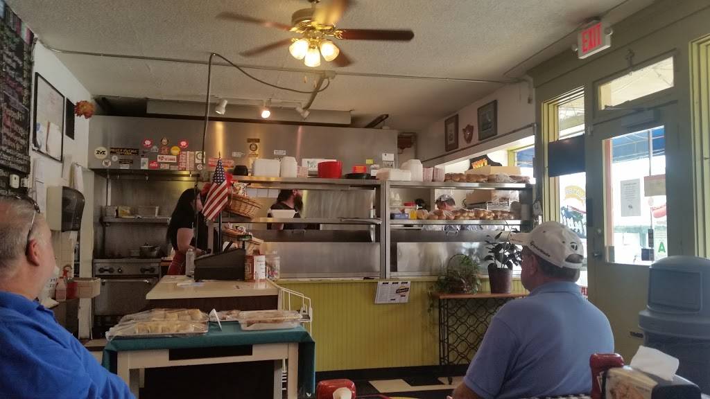 Vinnies Italian Beef & Gyros | restaurant | 3208 Ivanhoe Ave, St. Louis, MO 63139, USA | 3146447007 OR +1 314-644-7007