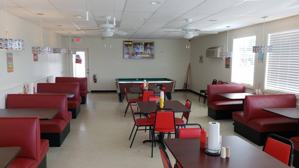 World Class Cheeseburgers | restaurant | Dogwood Plaza, 15951, Wells Hwy, Seneca, SC 29678, USA | 8648888995 OR +1 864-888-8995