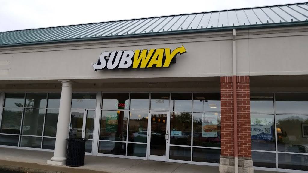 Subway | restaurant | 205 Rivers Edge Dr, Milford, OH 45150, USA | 5135769091 OR +1 513-576-9091