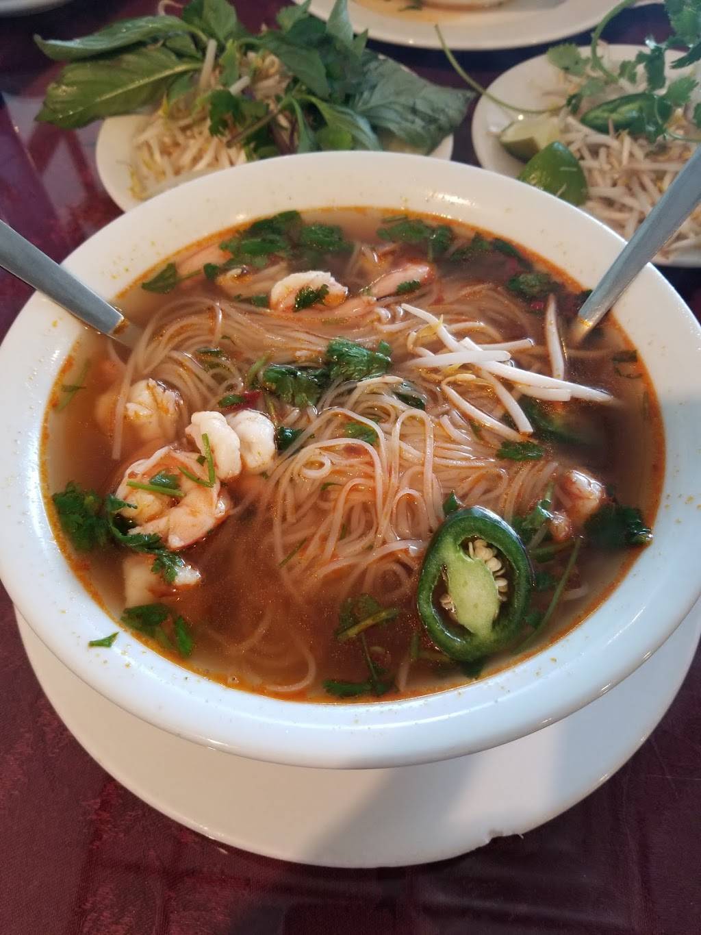 Pho Chau | restaurant | 1640 W Mockingbird Ln, Dallas, TX 75235, USA | 2146789600 OR +1 214-678-9600