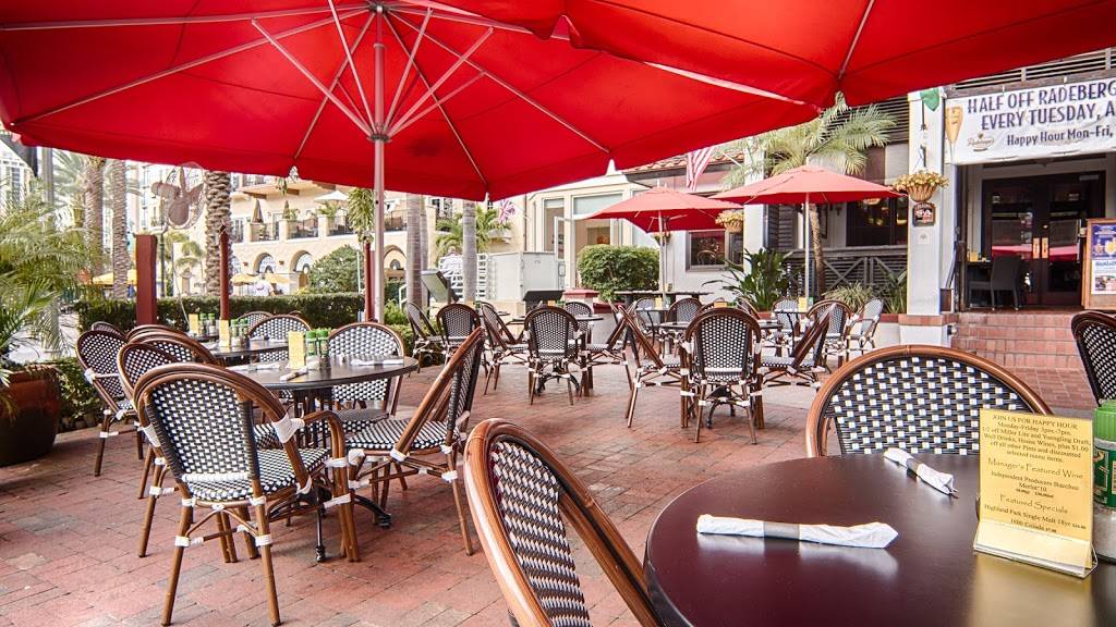 The Moon Under Water | restaurant | 332 Beach Dr NE, St. Petersburg, FL 33701, USA | 7278966160 OR +1 727-896-6160