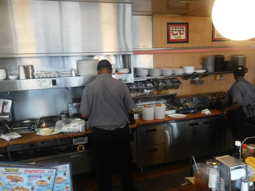 Waffle House | meal takeaway | 150 East E Loop 820, Fort Worth, TX 76112, USA | 8174512302 OR +1 817-451-2302