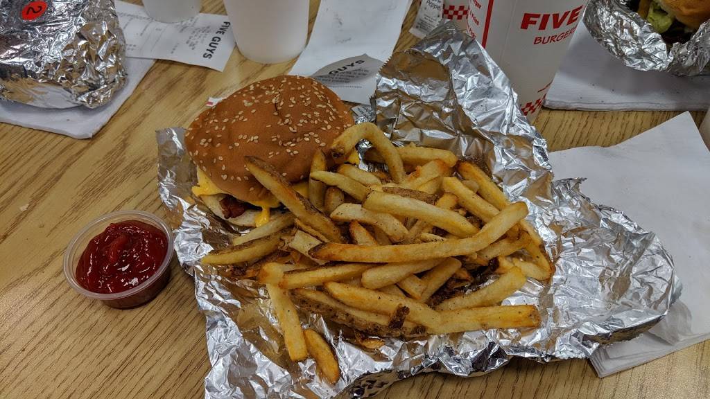 Five Guys | meal takeaway | 1900 Tamiami Trail, Port Charlotte, FL 33948, USA | 9417640088 OR +1 941-764-0088