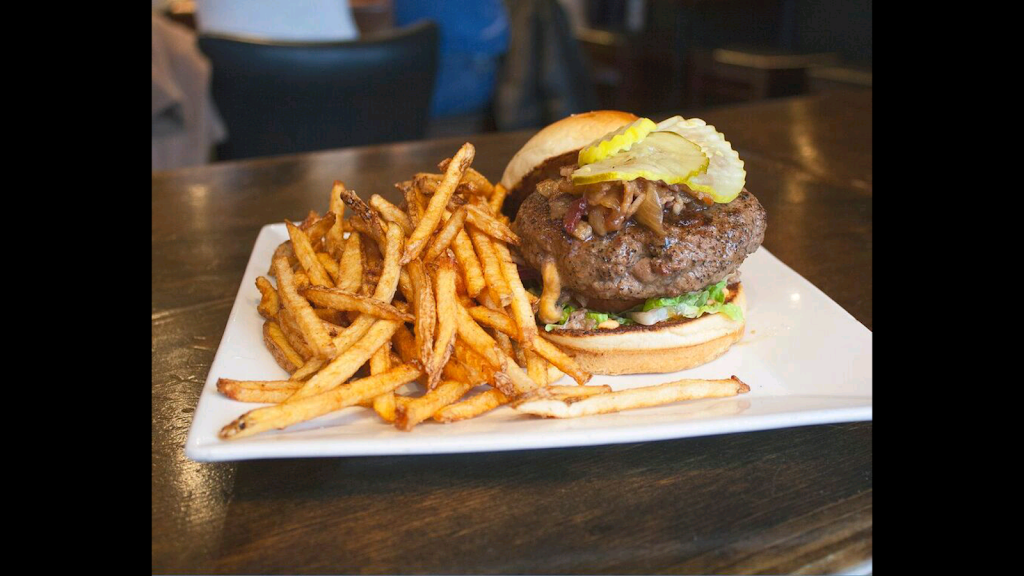 Blackstone Bar & Grill | restaurant | 3713 Riverdale Ave, Bronx, NY 10463, USA | 3473466004 OR +1 347-346-6004