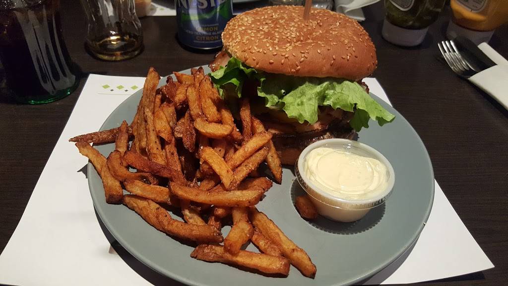 Resto-Pub Le Bouffon | restaurant | 485 Avenue Sainte-Anne, Saint-Hyacinthe, QC J2S 5G3, Canada | 4507789915 OR +1 450-778-9915