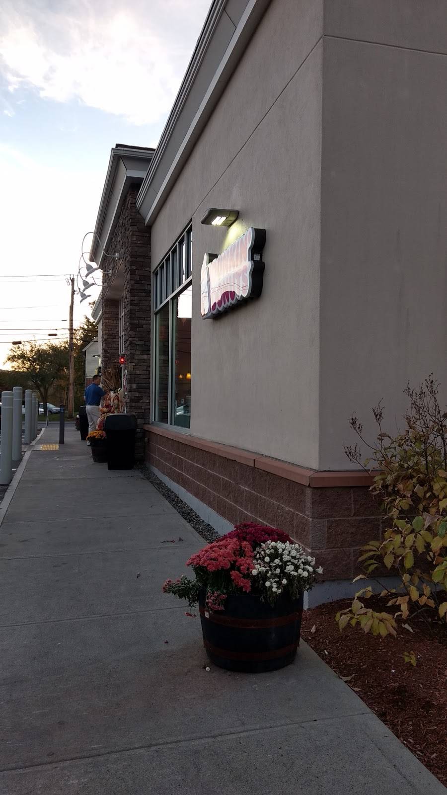 Dunkin | bakery | 96 Hanover St, Lebanon, NH 03766, USA | 6037279448 OR +1 603-727-9448