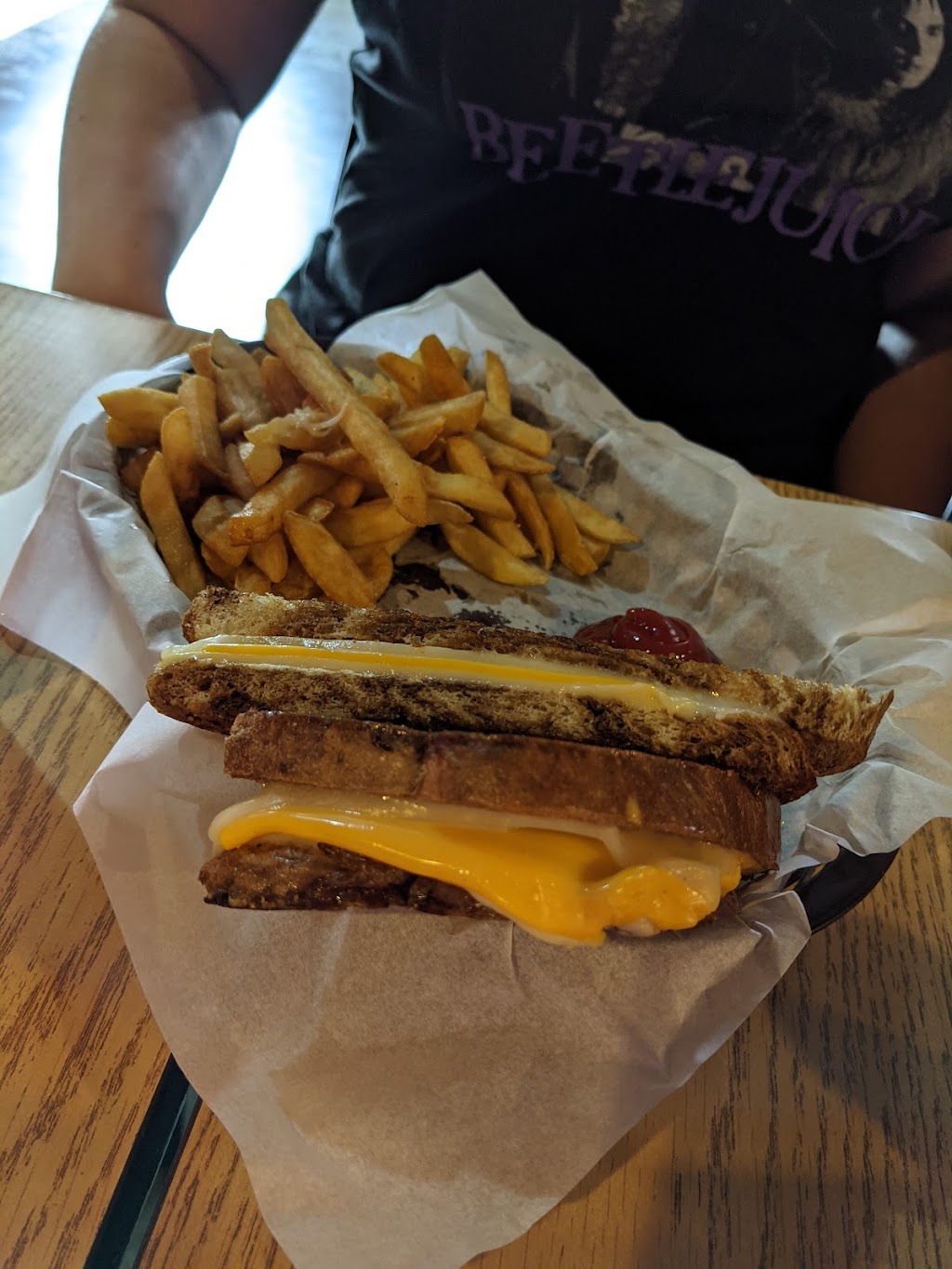 Morgans U Of R Bar & Grill | restaurant | 103 Brown St, Runnells, IA 50237, USA | 5159662470 OR +1 515-966-2470