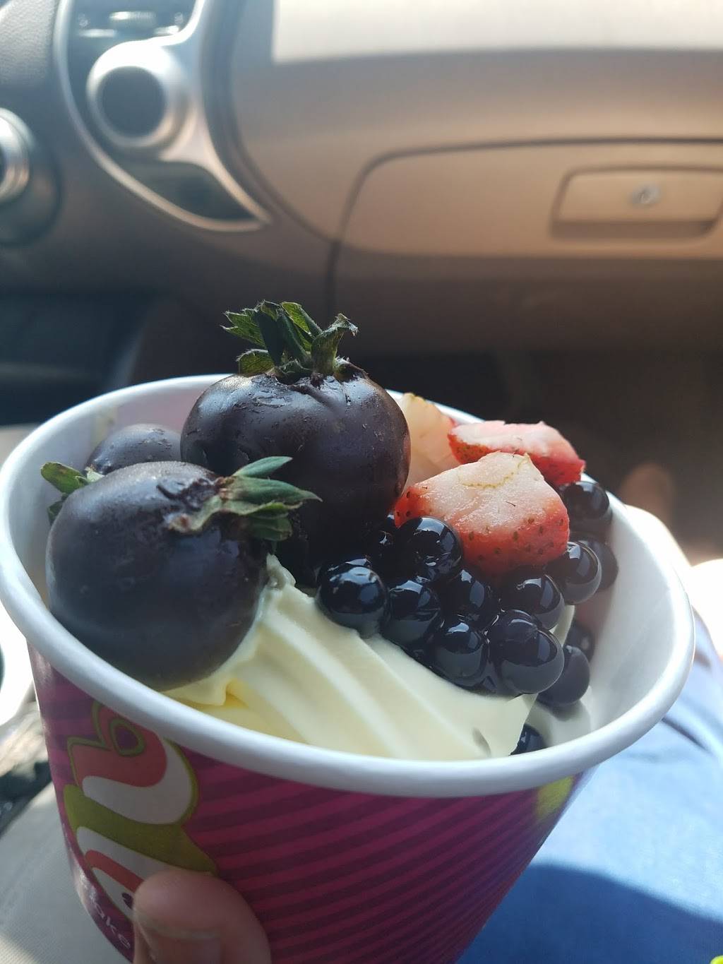 Menchies Frozen Yogurt | bakery | 10771 Gateway S Blvd, El Paso, TX 79934, USA | 9158210101 OR +1 915-821-0101
