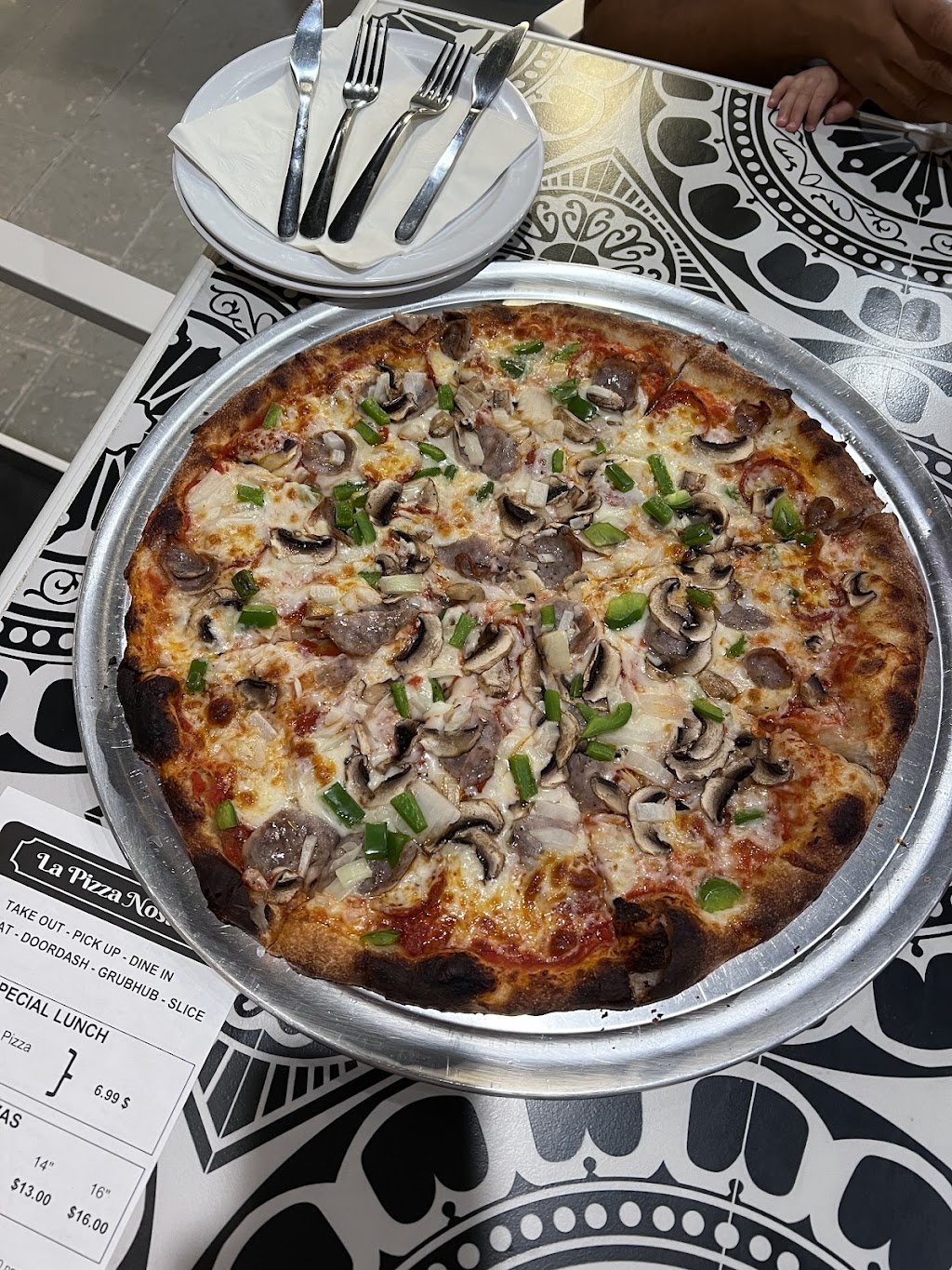 La Pizza Nostra | restaurant | 10793 Biscayne Blvd, Miami, FL 33161, USA | 3054561148 OR +1 305-456-1148