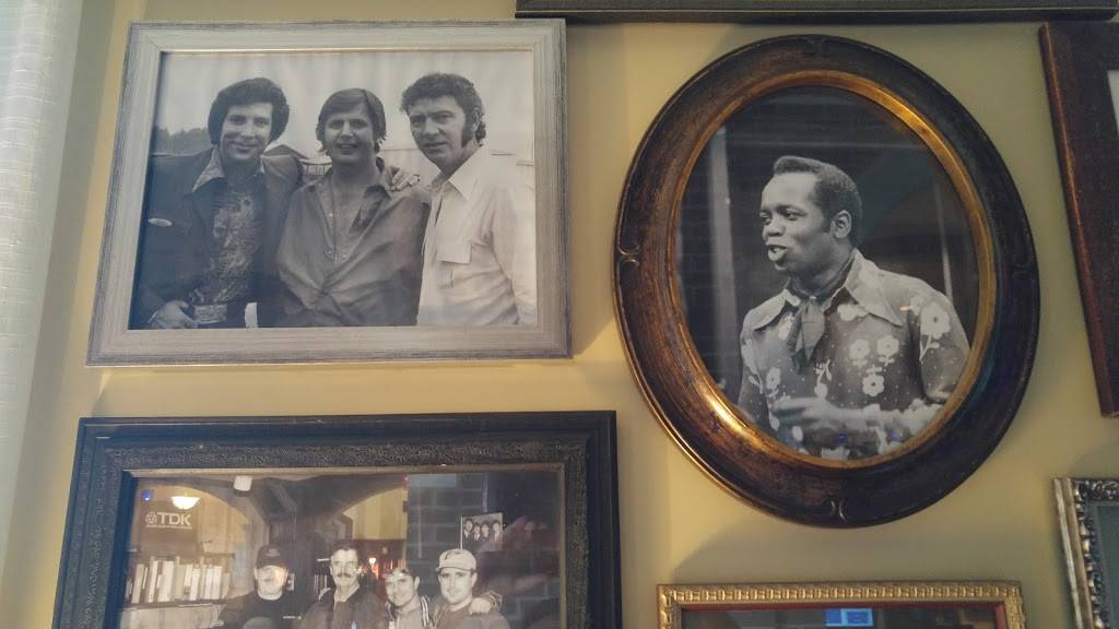 Swampers | restaurant | 800 S Cox Creek Pkwy, Florence, AL 35630, USA | 2562463662 OR +1 256-246-3662