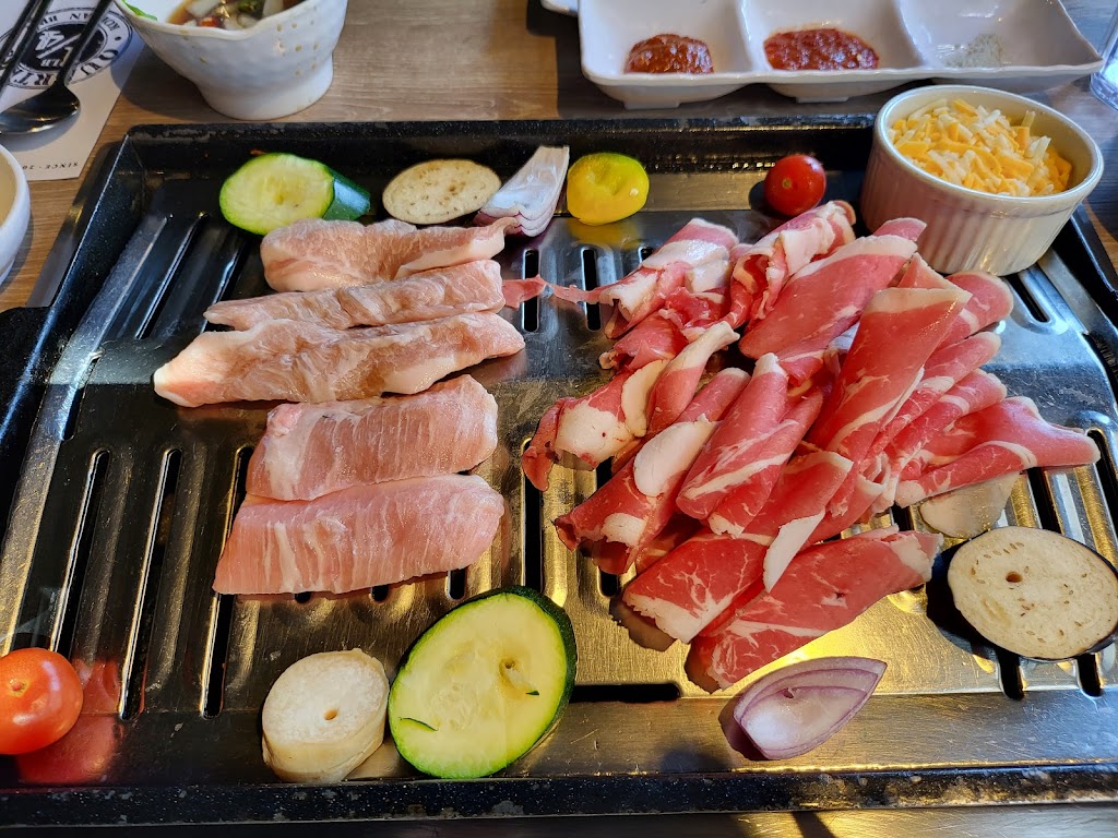 Quarters Korean BBQ | restaurant | 3465 W 6th St #C-130, Los Angeles, CA 90020, USA | 2133658111 OR +1 213-365-8111