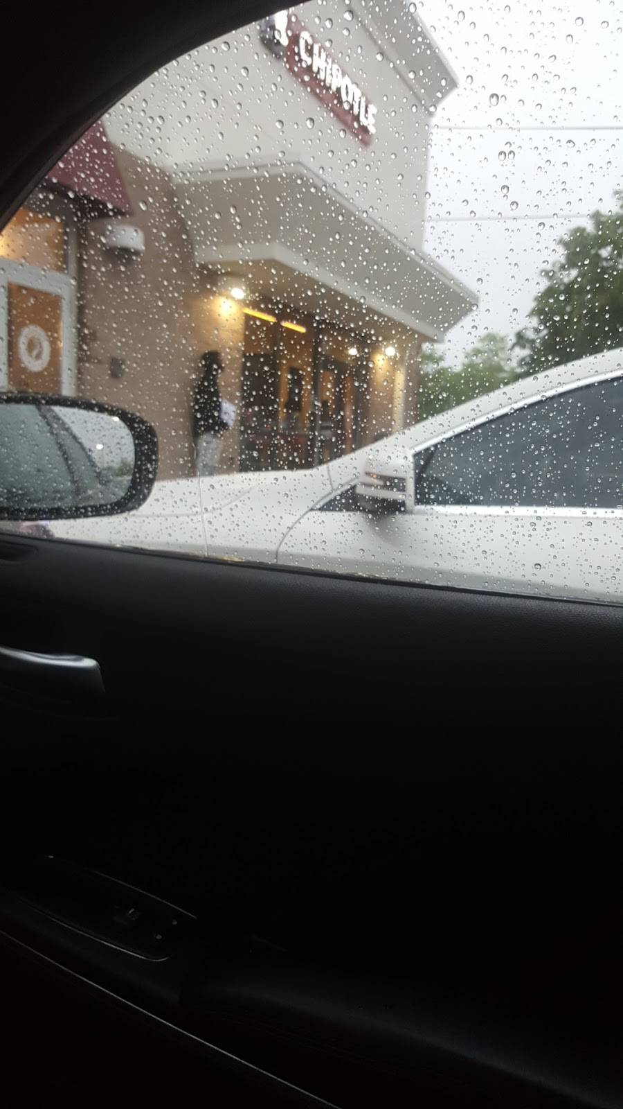 Chipotle Mexican Grill | restaurant | 3443 Donnell Dr #1, Forestville, MD 20747, USA | 3014200218 OR +1 301-420-0218