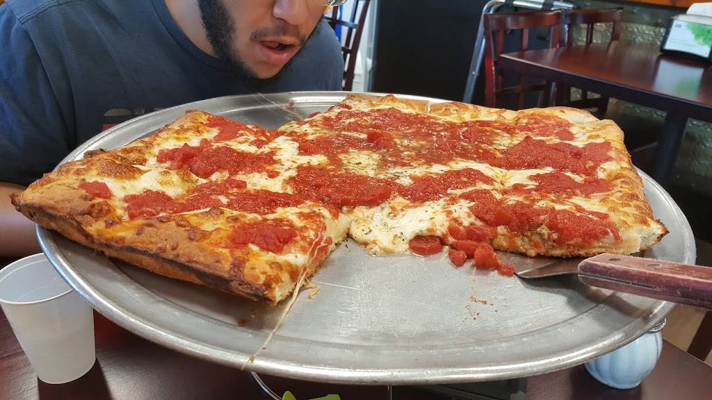 The Roadhouse | restaurant | 1111 W Main St, Riverhead, NY 11901, USA | 6312089888 OR +1 631-208-9888