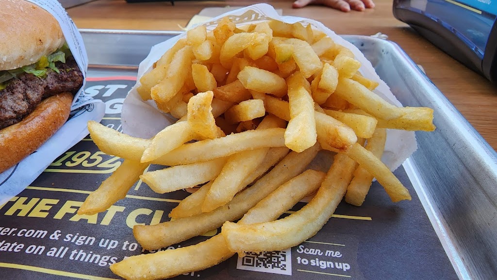 Fatburger & Buffalos Express | restaurant | 805 N Willow Ave, Clovis, CA 93611, USA | 5599407257 OR +1 559-940-7257