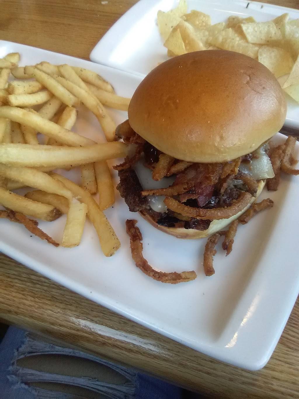 Applebees Grill + Bar | restaurant | 508 Howe Ave, Cuyahoga Falls, OH 44221, USA | 3309281500 OR +1 330-928-1500