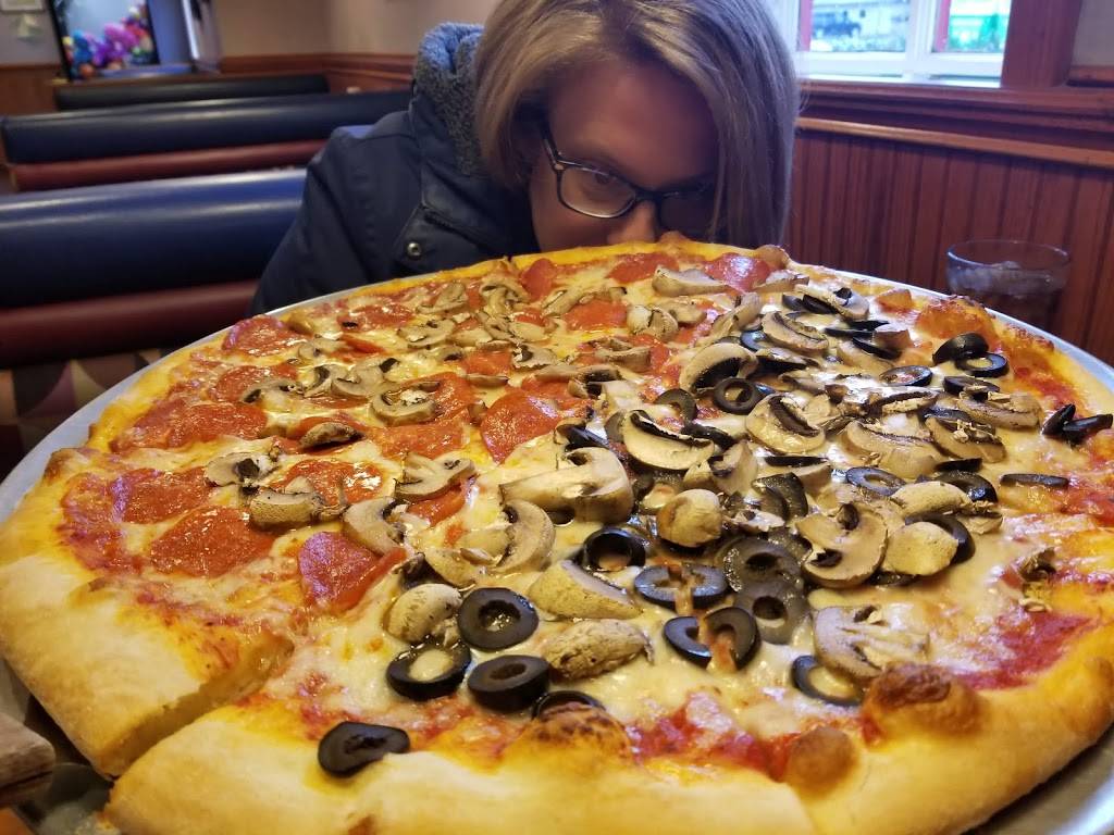 Italian The Roasted Red Pepper | restaurant | 1649 N Broad St, Lansdale, PA 19446, USA | 2158551484 OR +1 215-855-1484