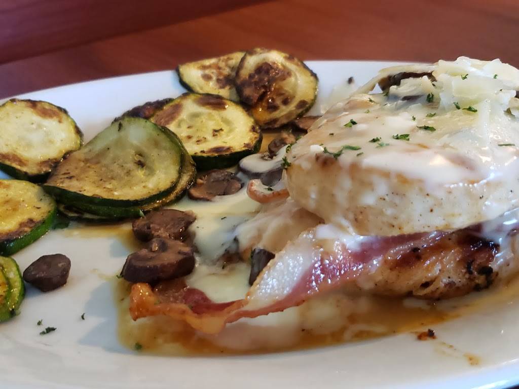 Ruby Tuesday | restaurant | 6565 N Illinois St, Fairview Heights, IL 62208, USA | 6183943561 OR +1 618-394-3561