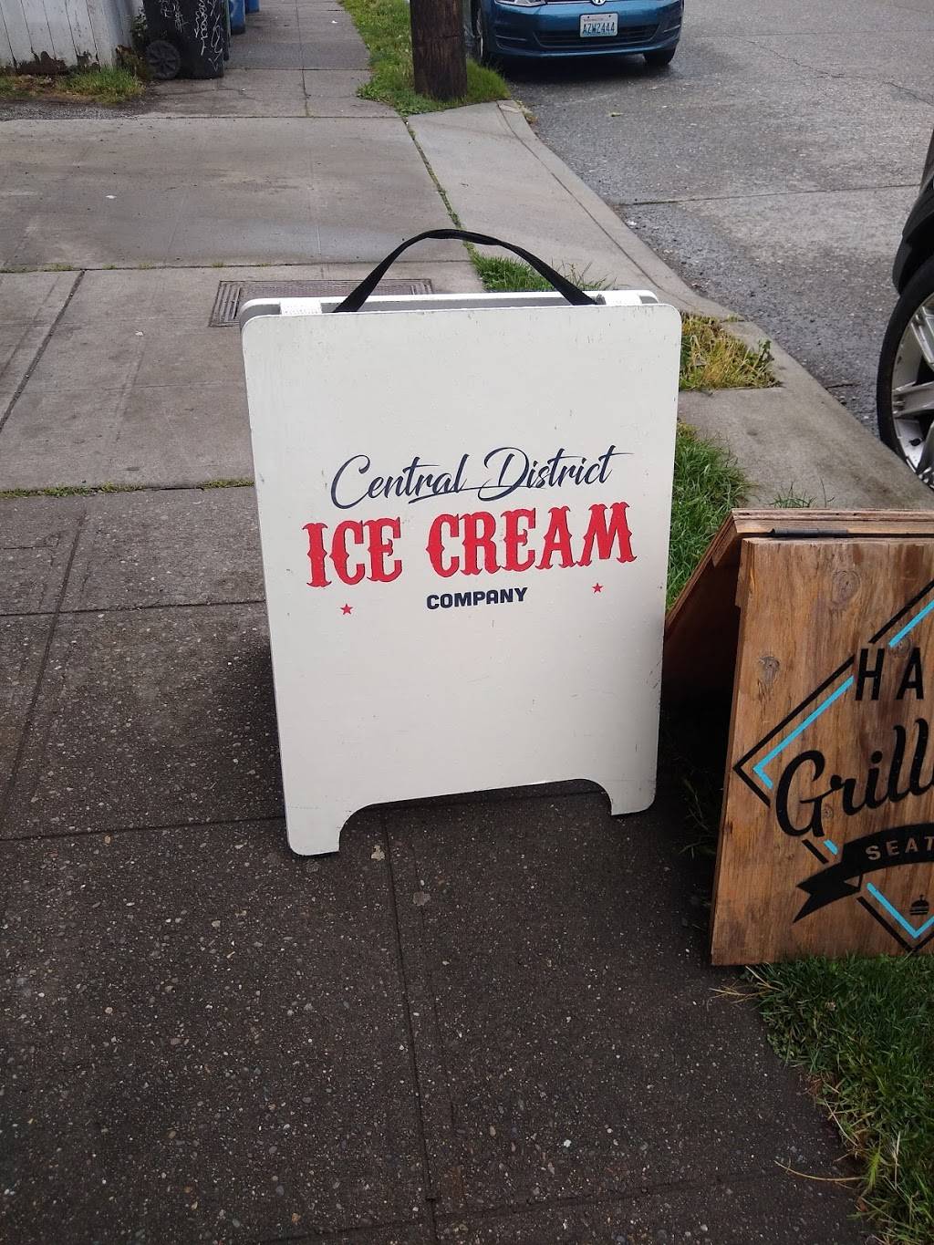 Happy Grillmore | restaurant | 509 13th Ave, Seattle, WA 98122, USA | 2066981584 OR +1 206-698-1584