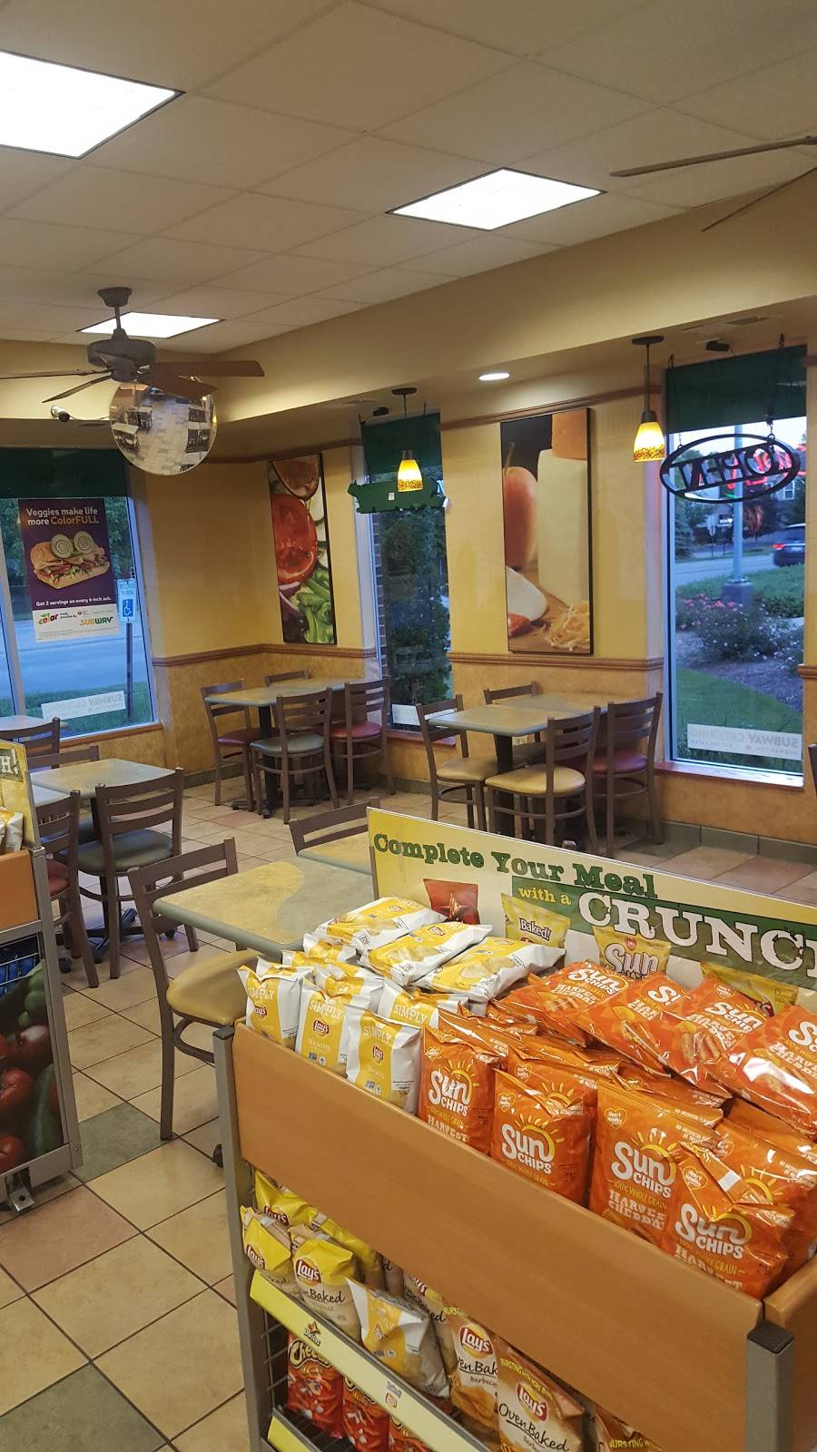 Subway Restaurants | restaurant | 400 S 8th St, West Dundee, IL 60118, USA | 8474288448 OR +1 847-428-8448