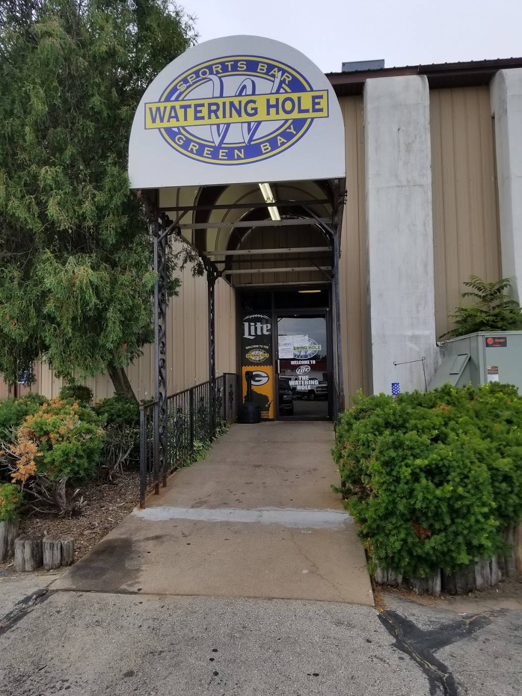 Watering Hole | restaurant | 2107 Velp Ave, Green Bay, WI 54303, USA | 9204340805 OR +1 920-434-0805