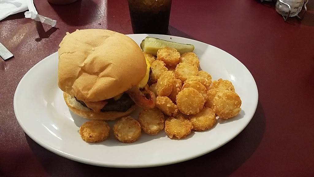 Jackies Parkside | restaurant | 630 W Main St, Winneconne, WI 54986, USA | 9205827755 OR +1 920-582-7755