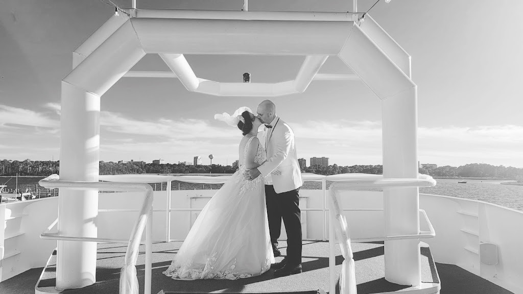 SunQuest Cruises SOLARIS Dining and Entertainment Yacht | restaurant | 9300 US-98, Miramar Beach, FL 32550, USA | 8506502519 OR +1 850-650-2519