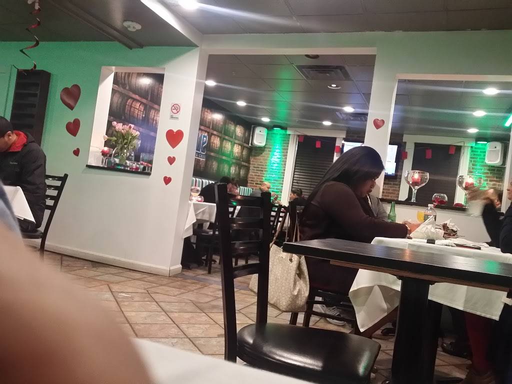 Blue Lounge & Grill | restaurant | 2 Amesbury St, Lawrence, MA 01840, USA | 9782589396 OR +1 978-258-9396