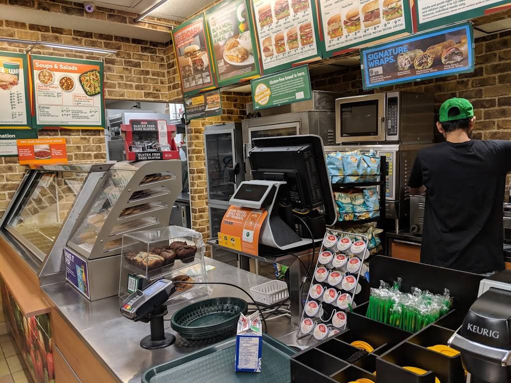 Subway | meal takeaway | 1765 Eglinton Ave W, Toronto, ON M6E 2H7, Canada | 4166405682 OR +1 416-640-5682