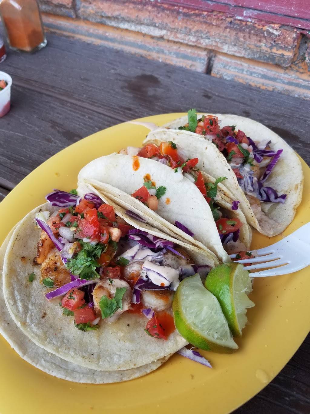 Hoochies | restaurant | 214 E Hickory St, Denton, TX 76201, USA | 9408080315 OR +1 940-808-0315