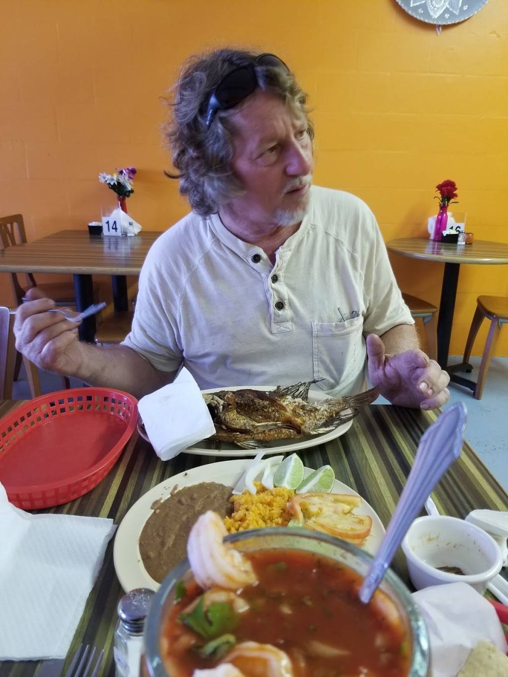 Los Perez Family Restaurant | restaurant | 4938 US HWY 17 N, Bowling Green, FL 33834, USA | 8134932743 OR +1 813-493-2743