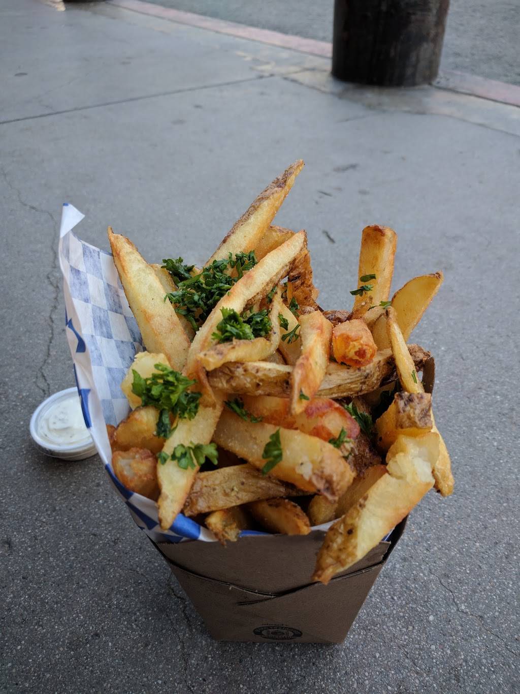 The Wee Chippy | restaurant | 1301 Ocean Front Walk, Venice, CA 90291, USA | 3104500077 OR +1 310-450-0077