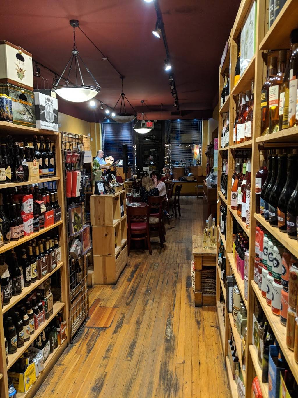 Martys Hops & Vines | restaurant | 6110 Hamilton Ave, Cincinnati, OH 45224, USA | 5136814222 OR +1 513-681-4222