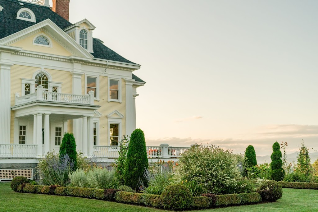 The Inn At Burklyn | restaurant | 2864 Darling Hill Rd, East Burke, VT 05832, USA | 8026261111 OR +1 802-626-1111