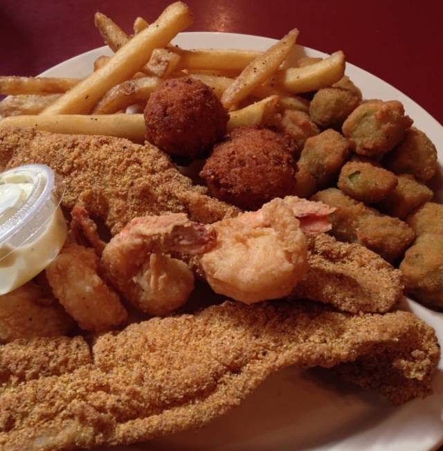 Gradys BBQ | restaurant | 3619 N PanAm Expy, San Antonio, TX 78219, USA | 2103438050 OR +1 210-343-8050